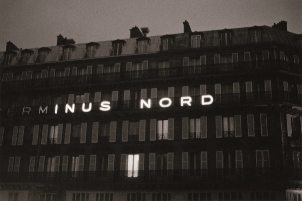 Rue de Dunkerque, Paris 10e, 1992. © Bernard Plossu