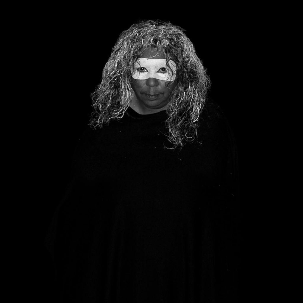 Photo de Maree Clarke Mutti Mutti/Wamba Wamba/Yorta Yorta/Boonwurrung born 1961
Maree Clarke 2012
