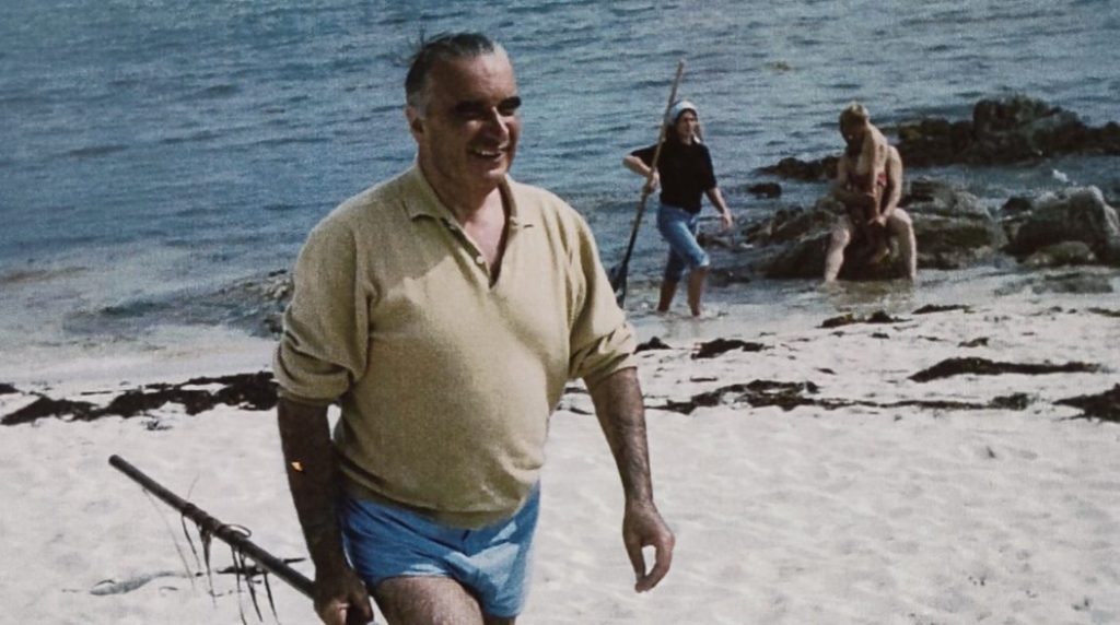 photo 12.©PARISMATCH-SCOOP - image politique Georges Pompidou pêcheur à la crevette