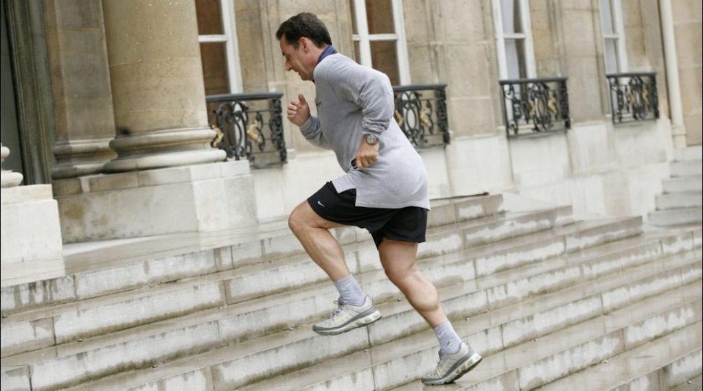 ©Sébastien Calvet
image politique Sarkozy finit son jogging sur le perron de l'Elysée